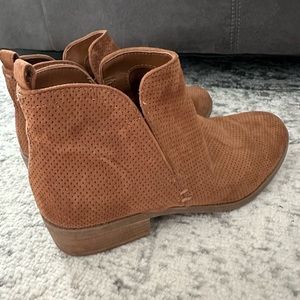 BROWN ANKLE BOOTIES